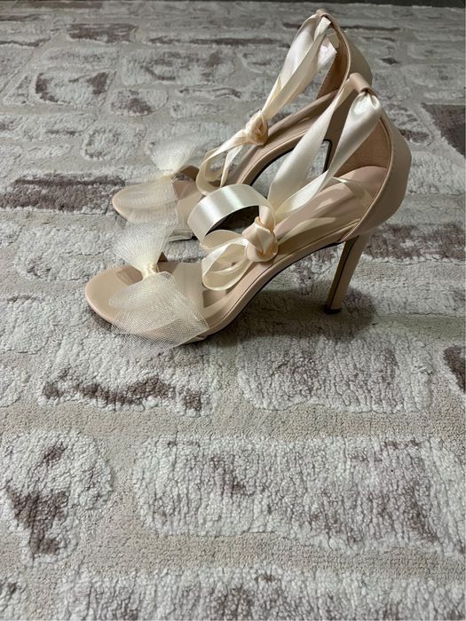 Бежови токчета!!!