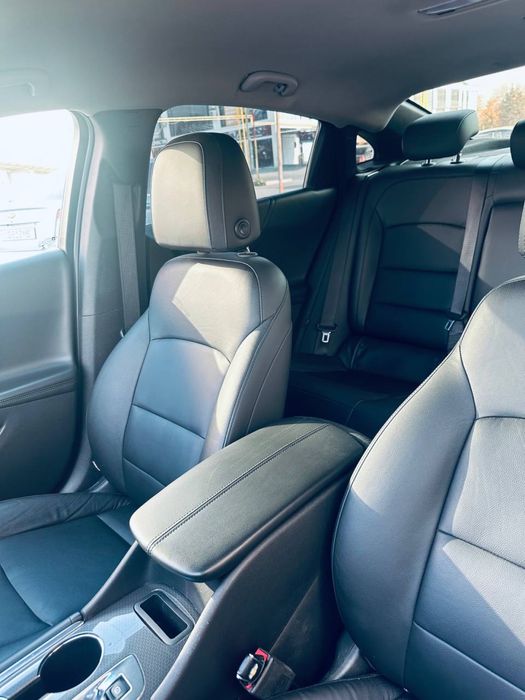 Malibu 2.4 qora srochna sotiladi