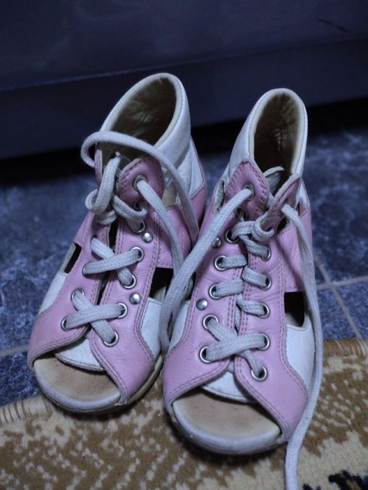 Продам обувь на девочку