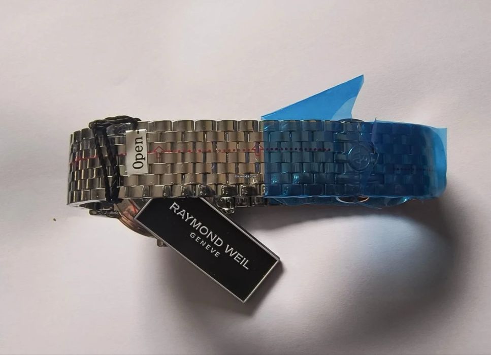 Швейцарские часы фирмы Raymond Weil