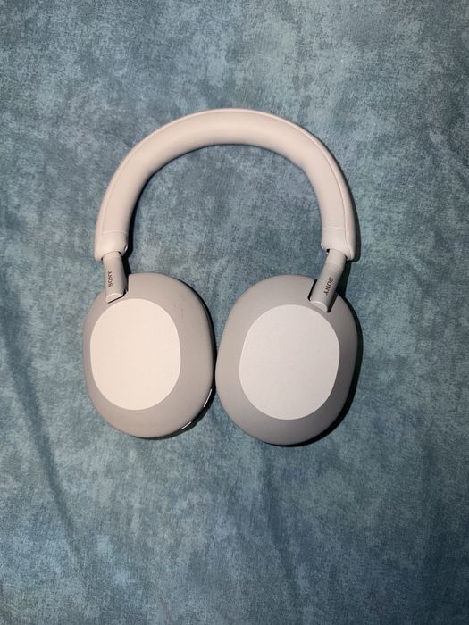 Слушалки Sony WH-1000XM5 – Топ шумопотискане, отлично състояние