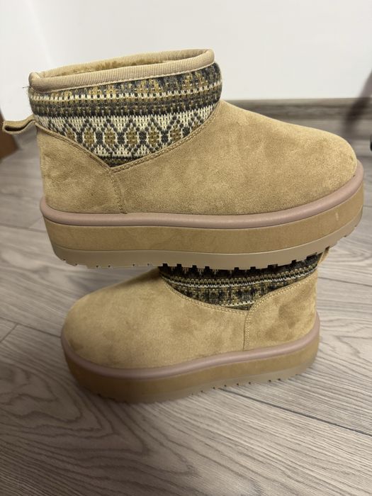 Cizmulite piele intoarsa