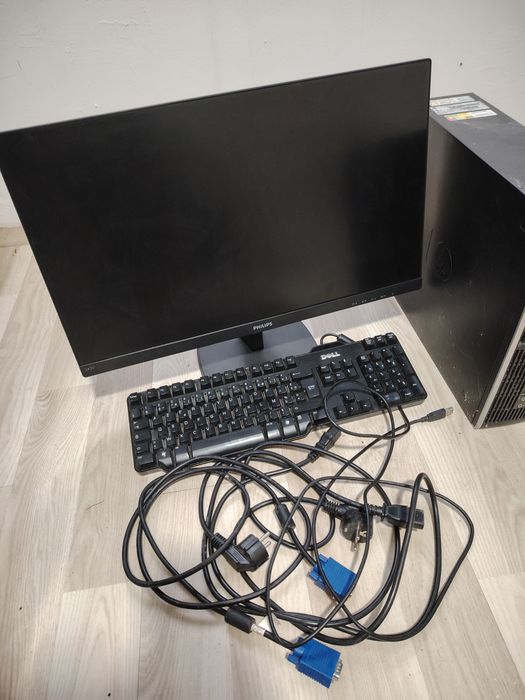 Vând calculator + monitor
