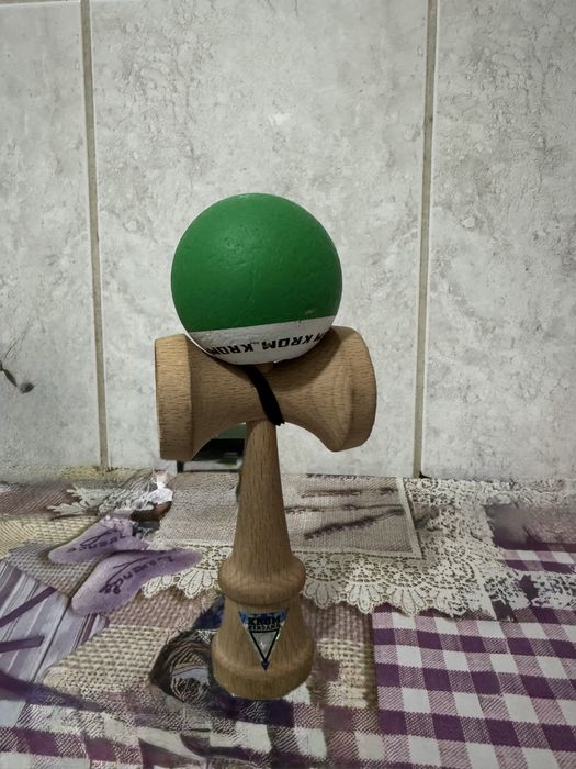 Kendama Krom Pop Verde Inchis