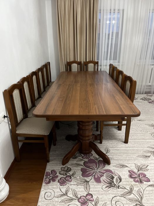 Стол со стульями