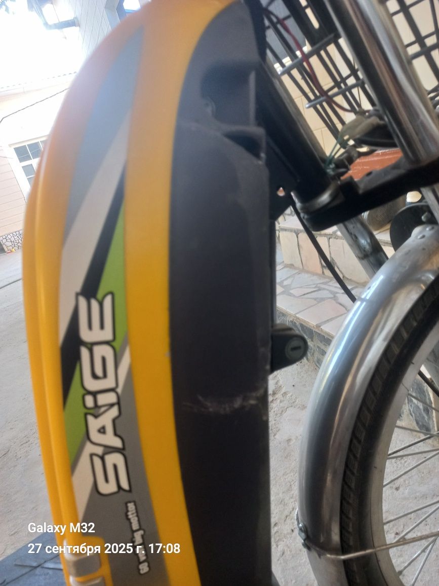 Motosikil sotiladi