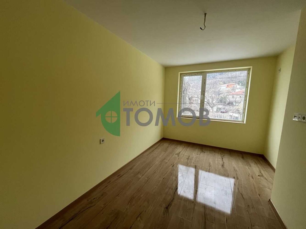 Продава се Двустаен апартамент в Шумен, Томбул джамия - 62 кв.м за 1152 €/кв.м - Снимка #2