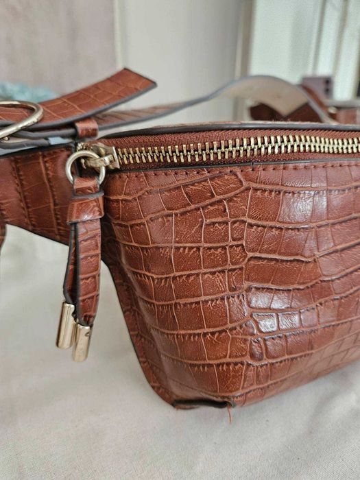 Малка чантичка за рамо или кръст H&M