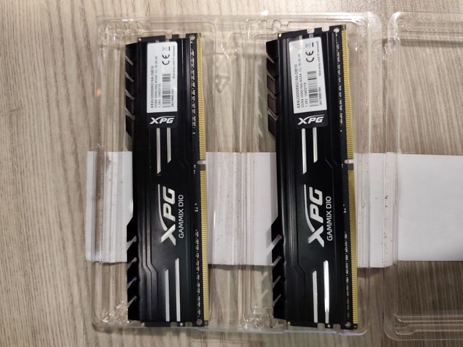 DDR4 2x8 GB XPG CL18