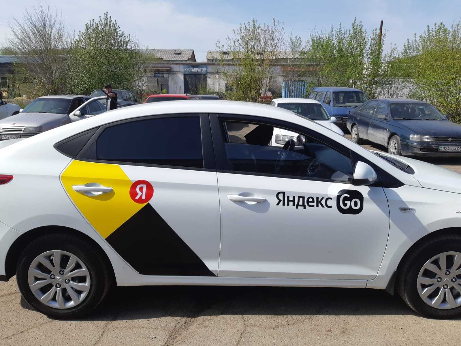 Брендирование авто Яндекс наклейки
