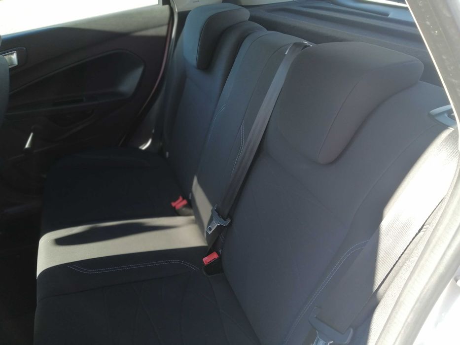 Vând Ford Fiesta, an 2013, 205000  km, preț 4300 euro negociabil.