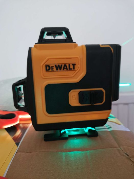 Nivela laser verde 16 linii, acumulator încărcător inclus,autonivelare