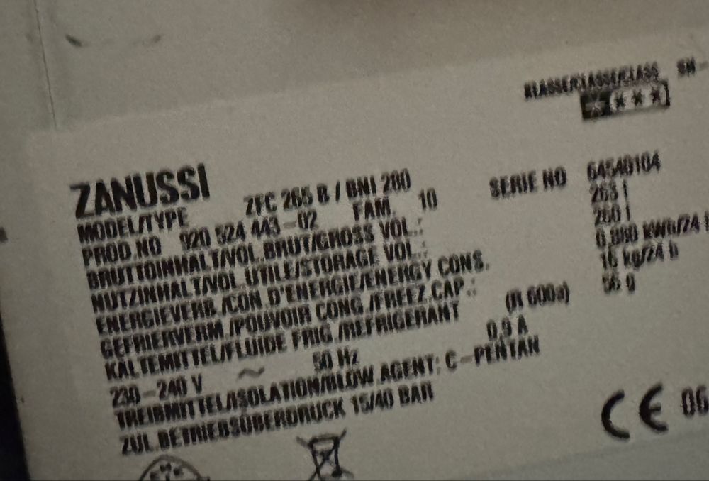 Lada frigorifica zanussi ZFC 265l