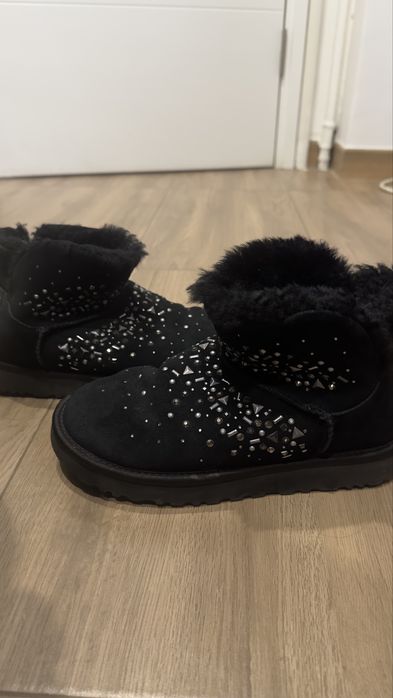 UGG cu paiete, marimea 37