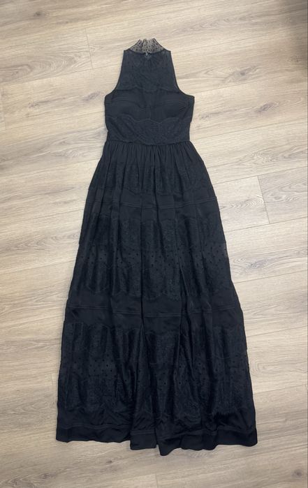 Черна рокля с дантела и сатен
