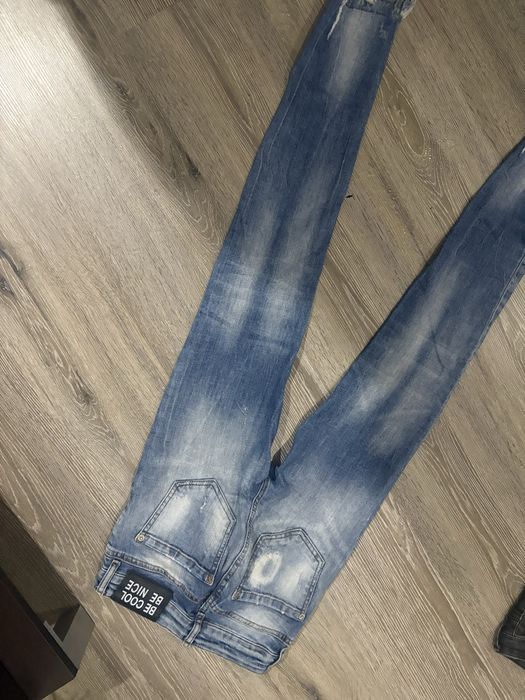 Дамски дънки ефектни ,dsquared