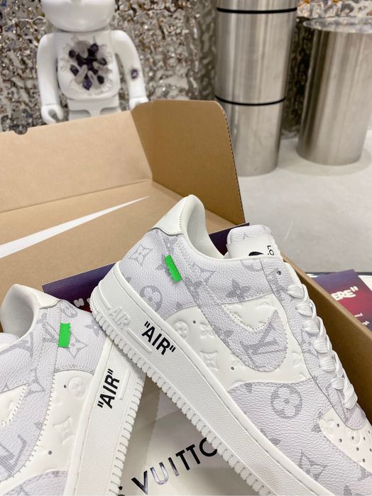 Vand adidasi Nike X LV