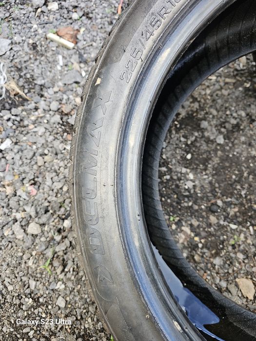 Vând 2 Anvelope Iarna 225/45/18