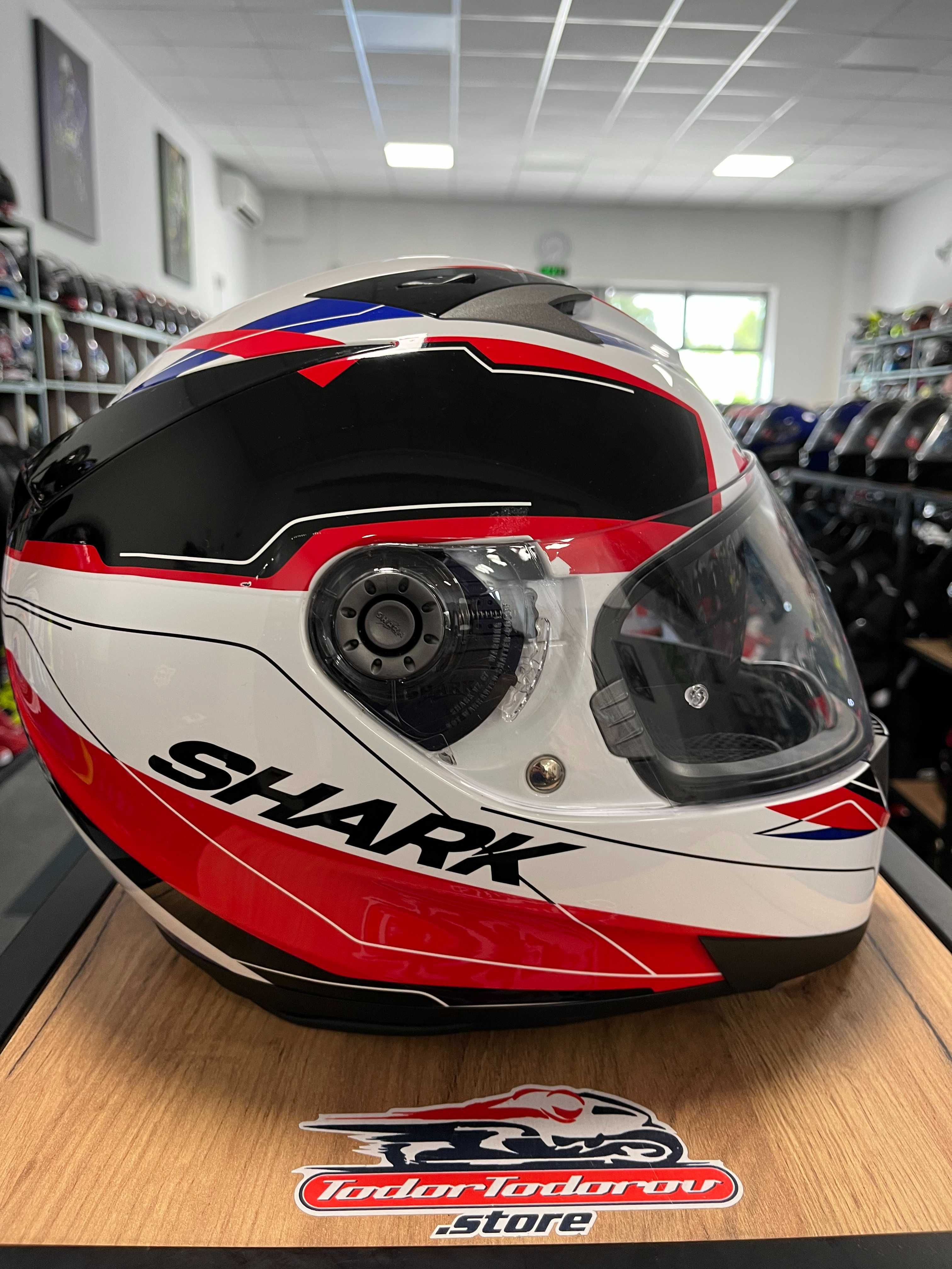 Мото каска за мотор  SHARK 700S,вградени очила, L 59-60см.като нова