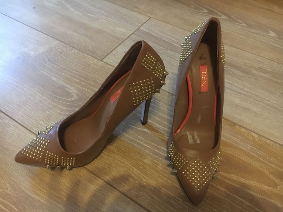 Pantofi firma NexT noi