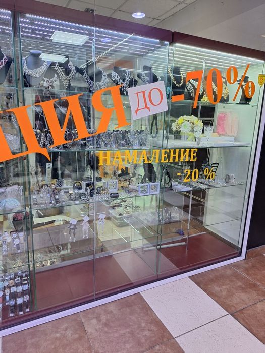 3 бр витрини с LED осветление