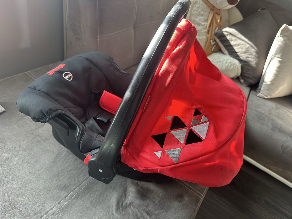 Столче за кола и кошница за носене