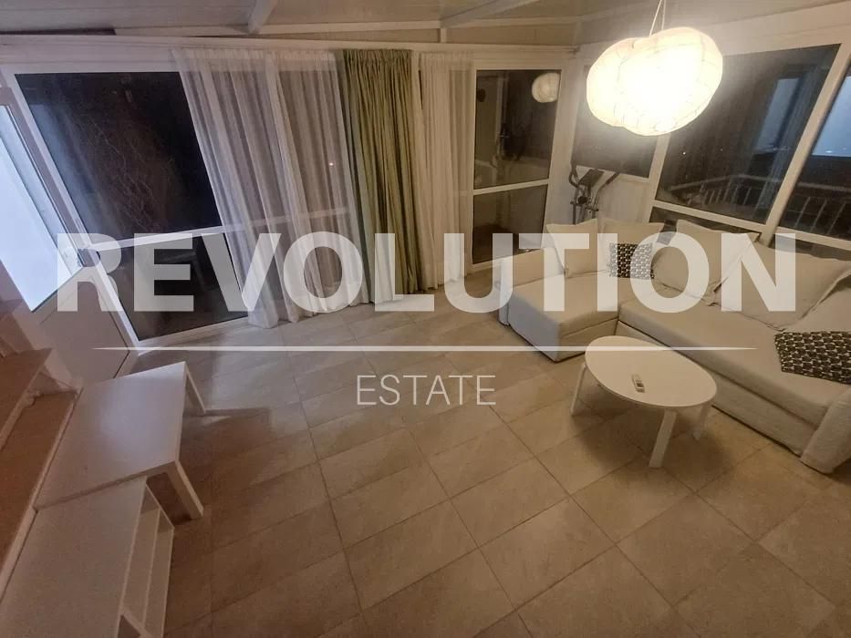 Дава се под наем Тристаен апартамент в Варна, Бриз - 150 кв.м за 800 € - Снимка #1