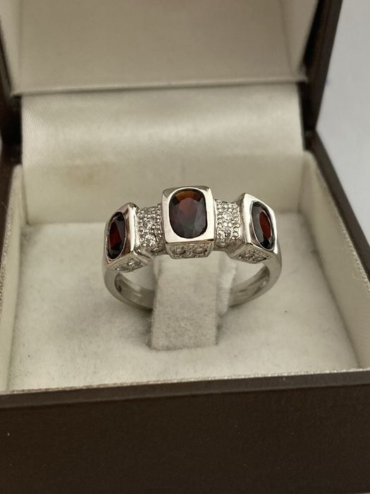 Inel aur 18kt.cu granat si diamante