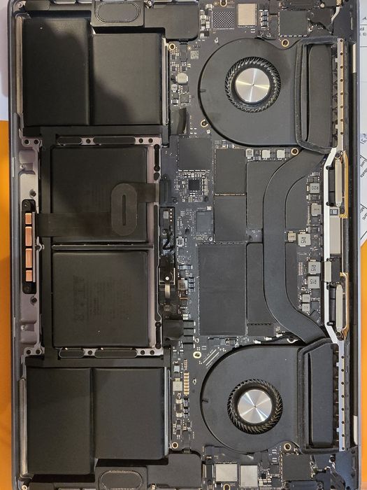 Macbook Pro A2141 defect