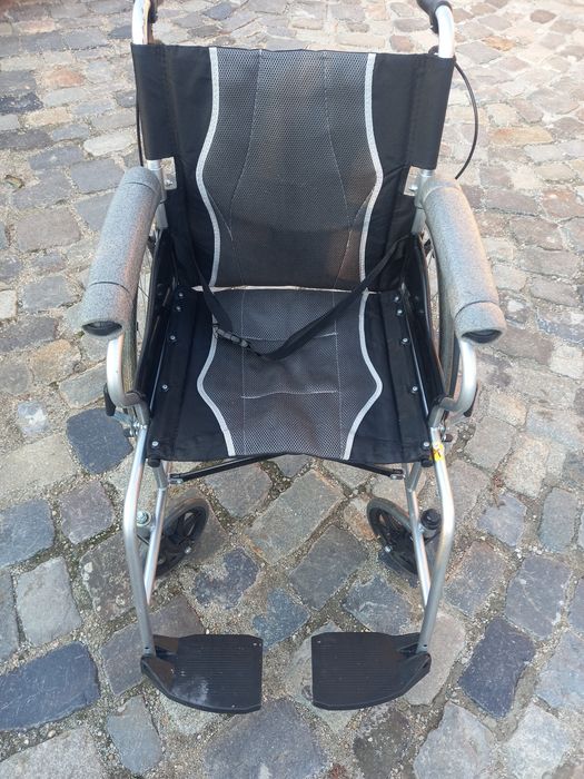 Scaun cu rotile persoane cu handicap