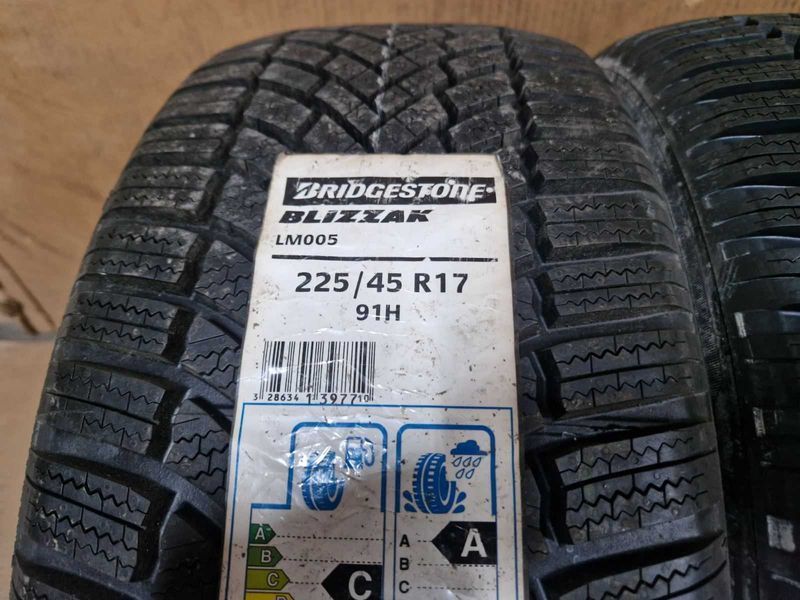 2 Bridgestone R17 225/45 Noile anvelope de iarnă DOT3319