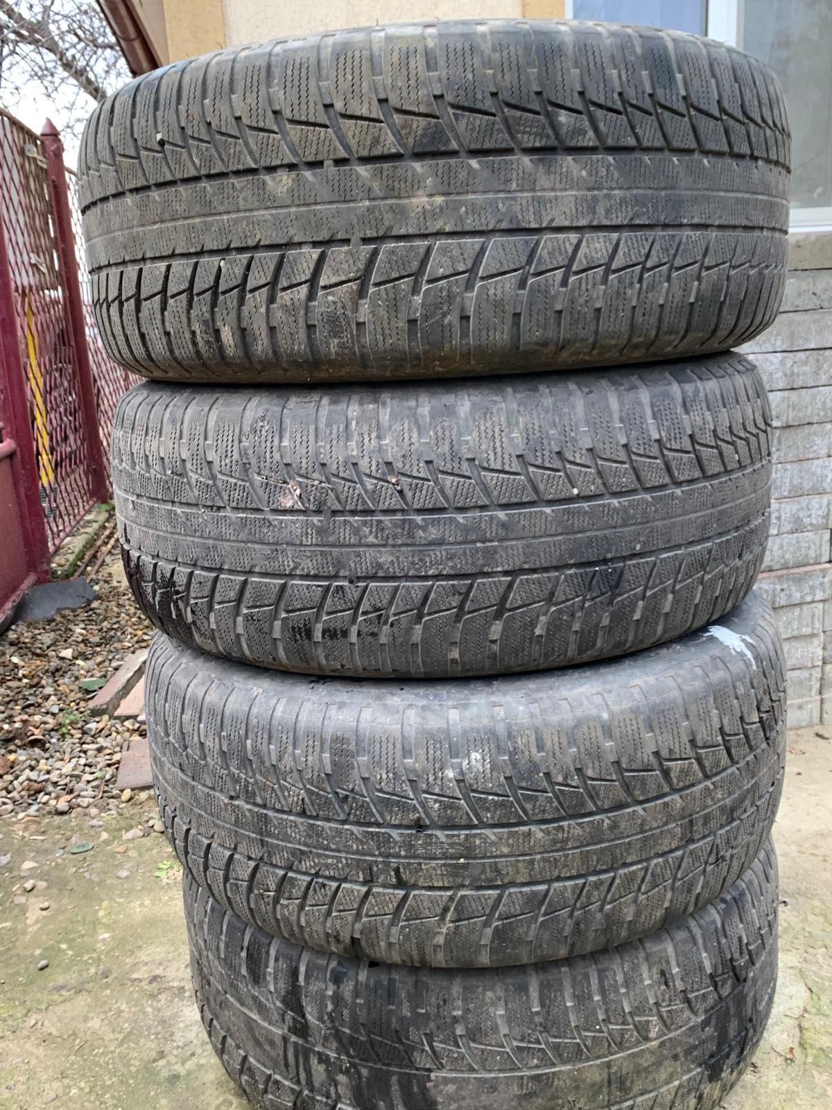 Vând 4 cauciucuri de iarnă BRIDGESTONE