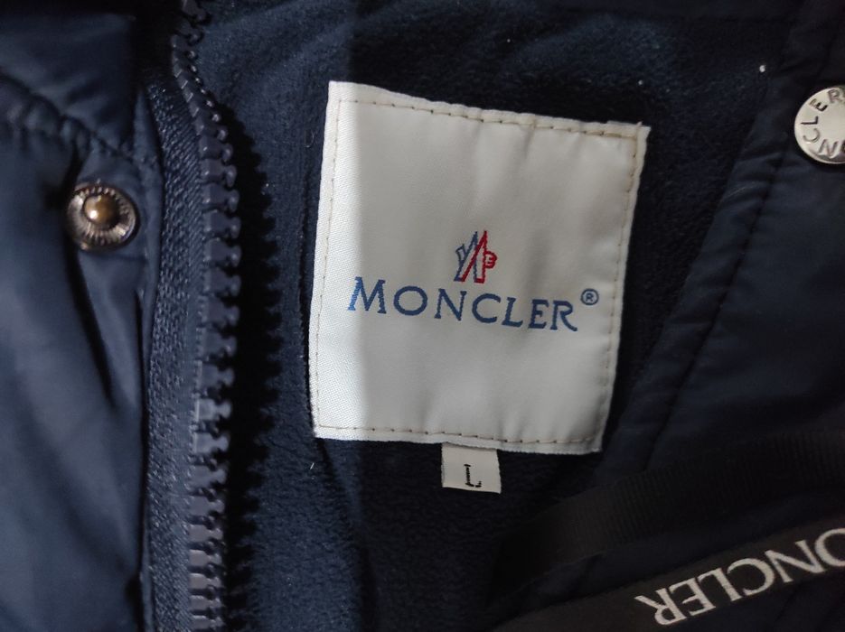 Курточки .одна пара м комбинезоном.