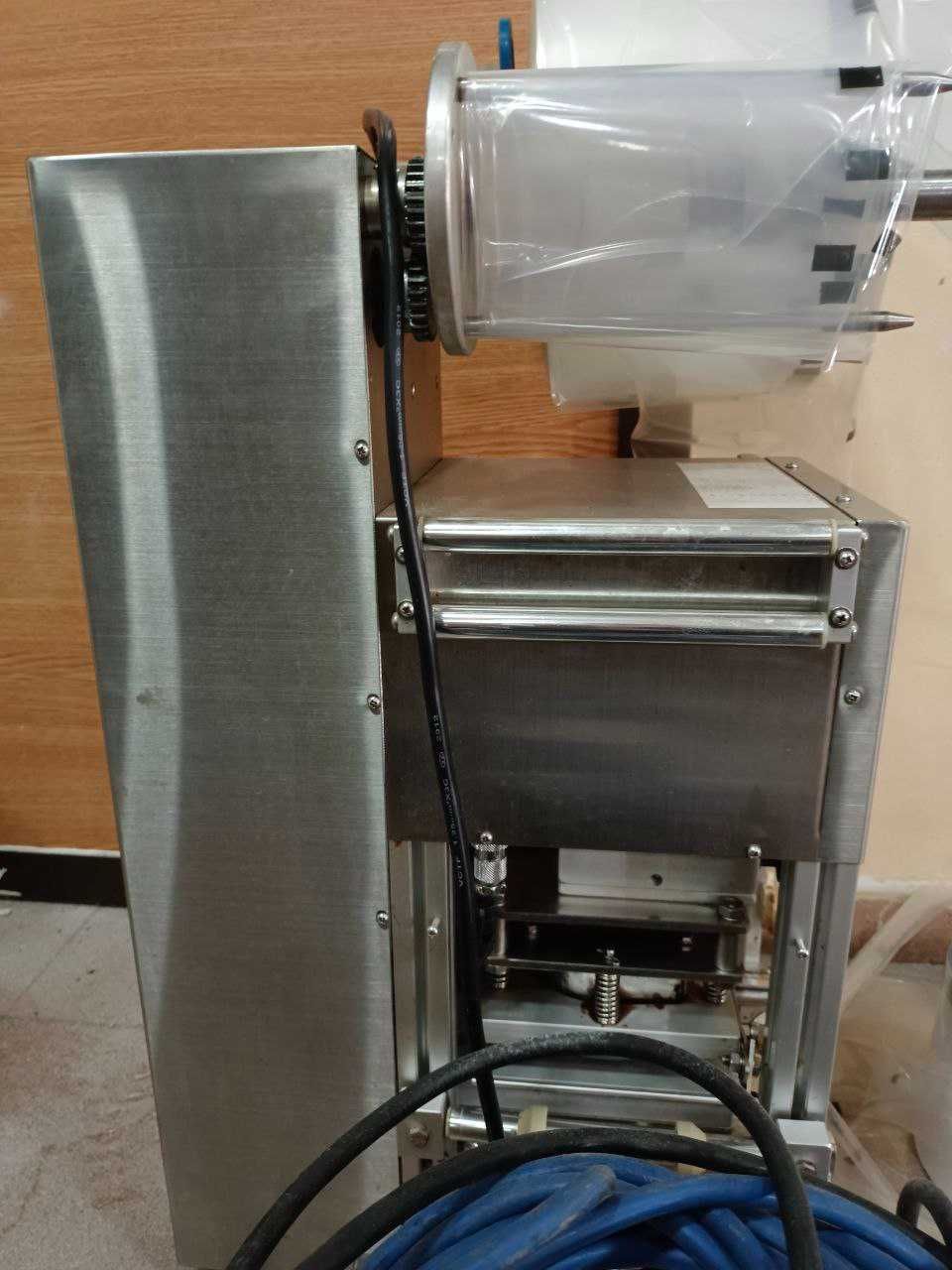 Аппарат для склеивания крышки на стаканчик (Япония) с стабилизатором
