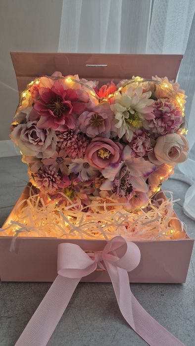 LED Декоративно Сърце от изкуствени цветя