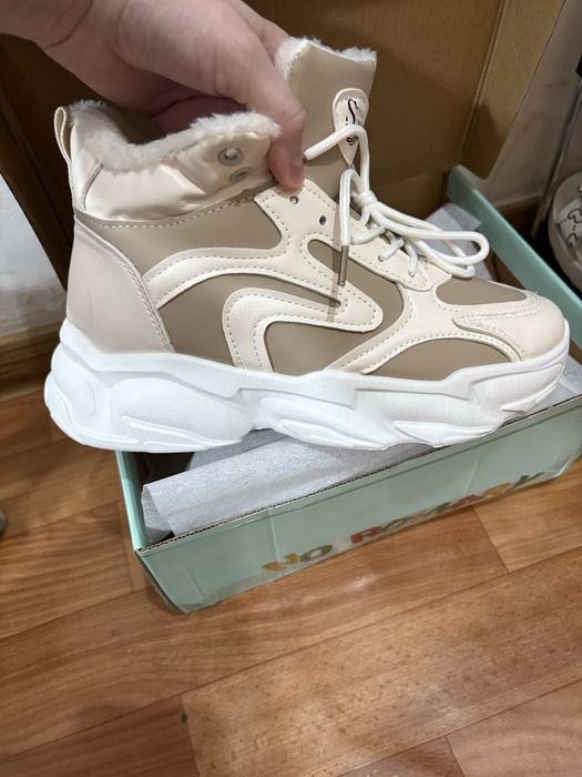 Продам женскую обувь зимнюю