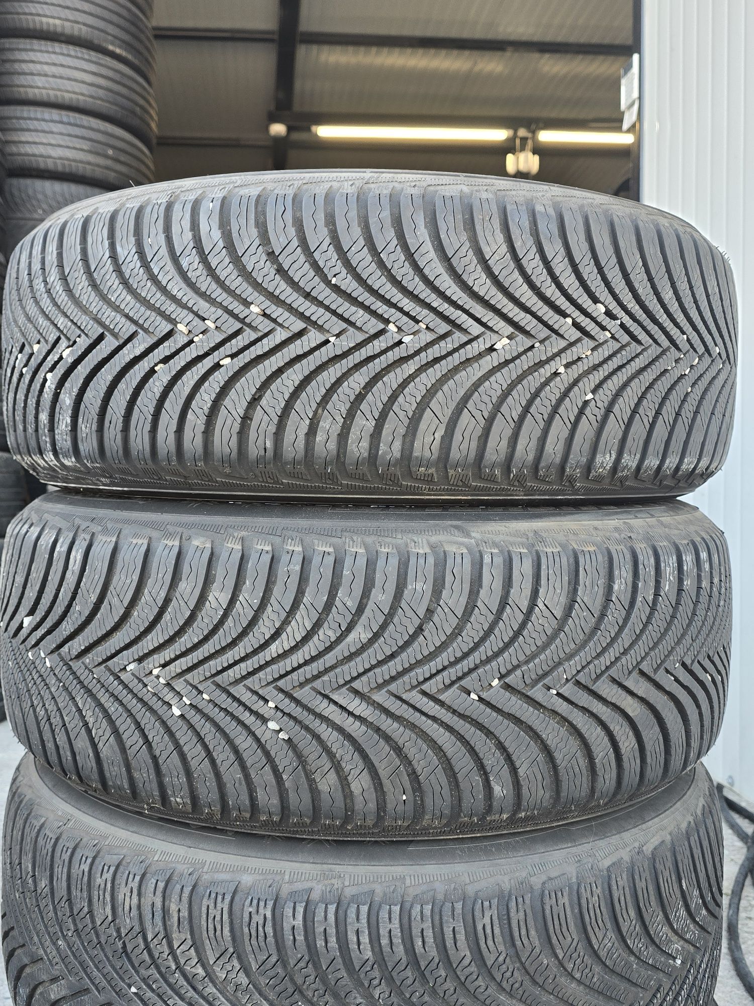 2 Броя 215/60/16 Michelin 2x7,5mm