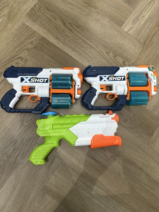 Nerf пистолеты,нижний на фото водный(стреляет водой). Каждый по 4 тыс.