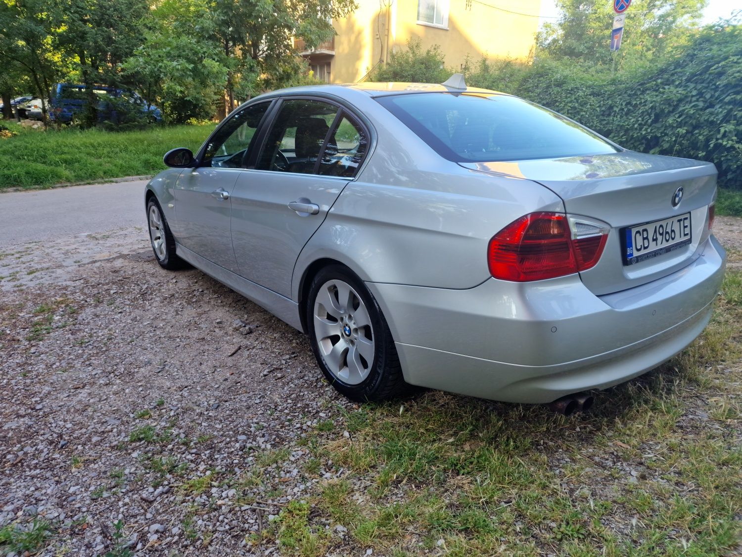 BMW 325i бензин Е90