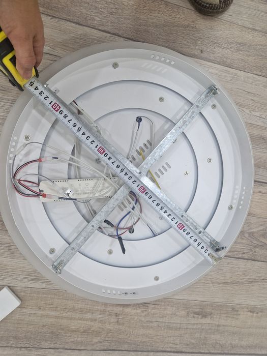 Продам потолочную люстру LED