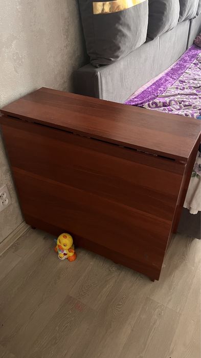 Книжный стол и стулья