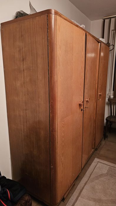 Гардероб, шкаф, закачалка, огледало