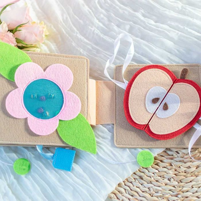 Carte Senzorială Montessori „Prietenul Ursuleț” - 6 luni