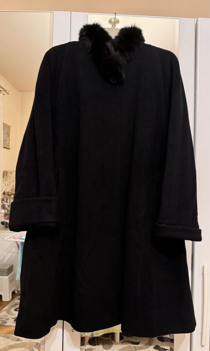 Palton Lână Negru cu guler de blană , lungime medie