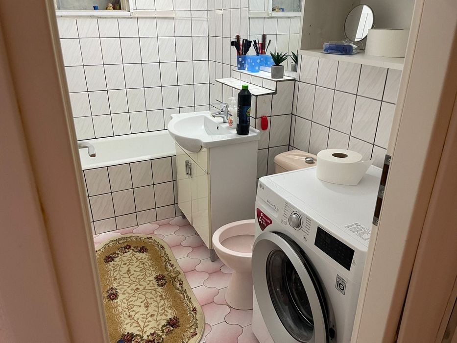închiriez apartament 2 camere