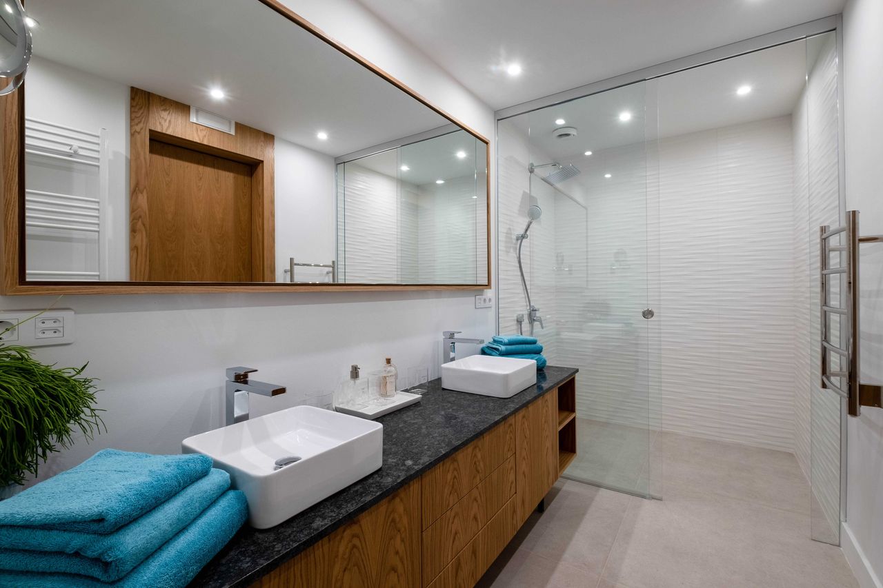Продава се Къща в София, Център - 460 кв.м за 2714 €/кв.м - Снимка #12