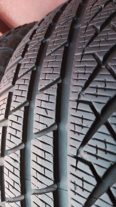 4бр. зимни гуми 235/40/19 Pirelli PZero Winter 
dot2921
6.7mm
Гумите с