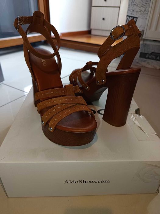 Sandale Aldo 39 cu toc inalt gros si platforma, piele intoarsa