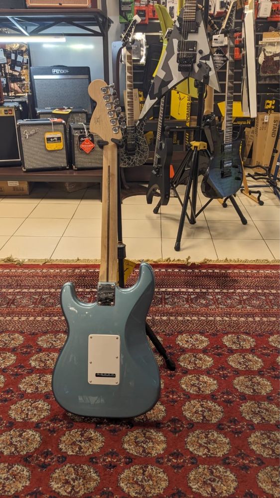 Электрогитара Squier FSR Affinity Series Stratocaster HSS
