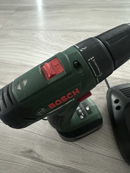 Bormasina Bosch 18v originala cu incarcator si acumulator